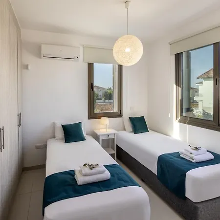 Villa Stylish 3br Private Pool Garden Near Paralimni