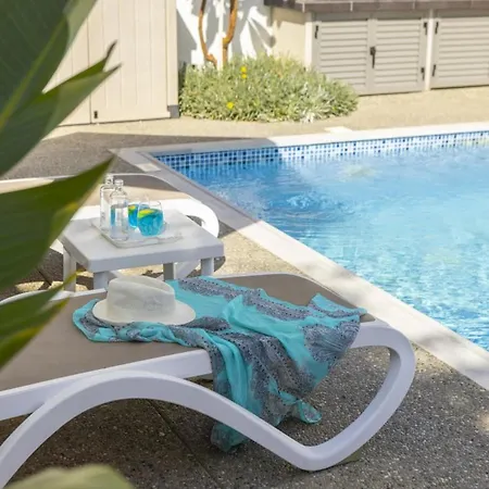 Stylish 3br Private Pool Garden Near