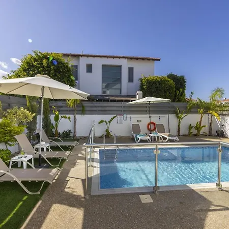 Villa Stylish 3br Private Pool Garden Near Paralimni