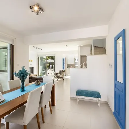 Stylish 3br Private Pool Garden Near Villa