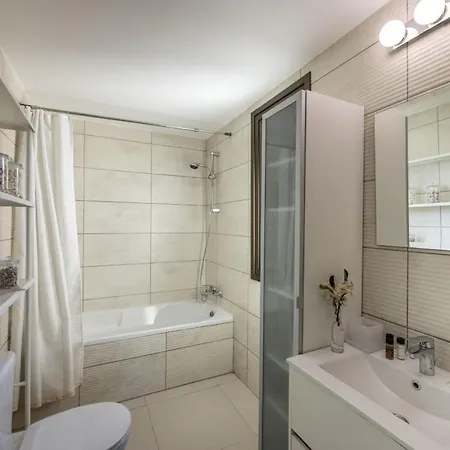 Stylish 3br Private Pool Garden Near * Paralimni