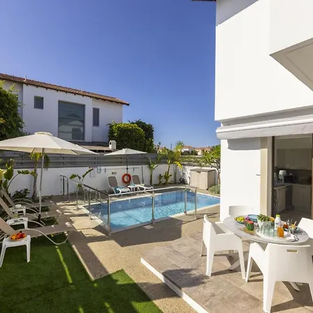 Stylish 3br Private Pool Garden Near Villa *