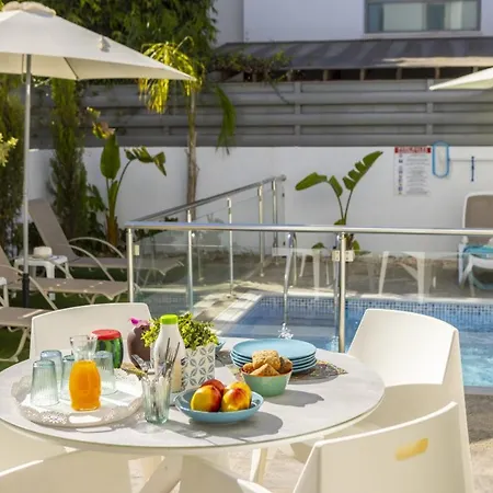 Stylish 3br Private Pool Garden Near
