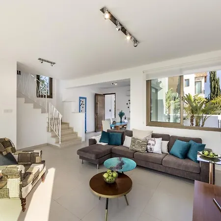 Villa Stylish 3br Private Pool Garden Near