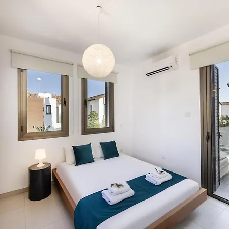 Villa Stylish 3br Private Pool Garden Near Paralimni