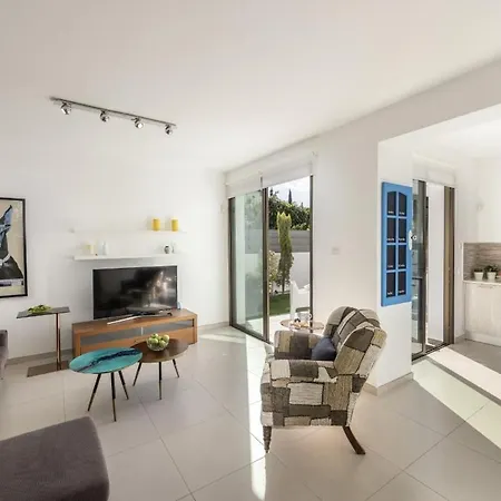 Stylish 3br Private Pool Garden Near Villa