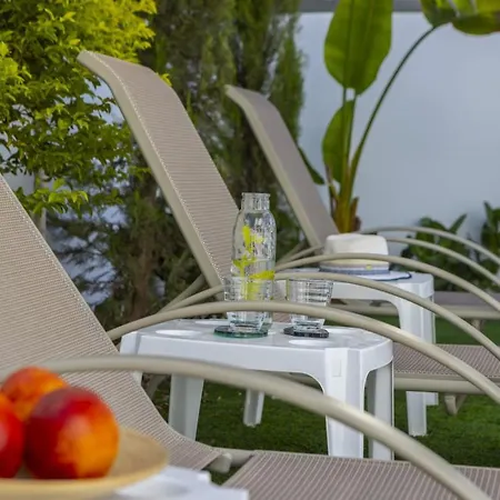 Stylish 3br Private Pool Garden Near Villa *